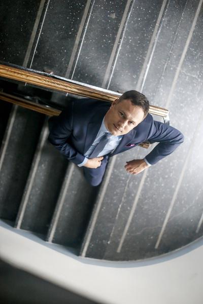 JAK NA
DŁONI: Jacek Powałka, dyrektor ds. marketingu w firmie Expondo, twierdzi, że najważniejszym
elementem sklepu internetowego, niezależnie od okresu sprzedażowego, jest
bogata i treściwa prezentacja produktowa. Klienci decydujący się na zdalne
zakupy zwracają na nią szczególną uwagę.
