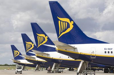Samoloty lini Ryanair (fot. Bloomberg)