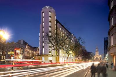 Hotel przy ul. Strand w Londynie