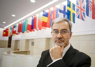 MINISTER INWESTYCJI, ROZWOJU I BUDOWNICTWA: