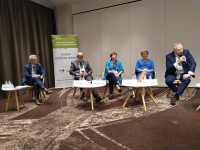 Uczestnicy konferencji "Opieka długoterminowa w Polsce dzisiaj i jutro”