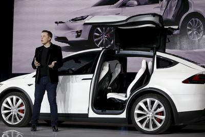Elon Musk prezentuje Model X