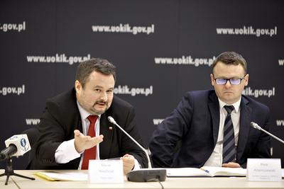 Czas miękkich działań już minął, teraz
przechodzimy do twardych – zapowiada Marek Niechciał, prezes Urzędu Ochrony
Konkurencji i Konsumentów i ogłosił wszczęcie postępowania przeciwko Suedzucker
Polska. Wątpliwości urzędu wzbudziły niejasne zasady ustalania ceny oraz zbyt
długie terminy płatności