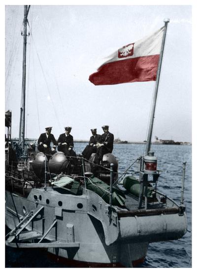 Jeden z torpedowców: ORP Ślązak lub Krakowiak.