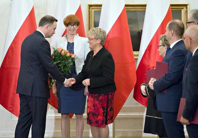 Przekazanie pałeczki – przewodnictwo RDS przez rok w imieniu pracodawców sprawowała Henryka Bochniarz, obecnie zaś w imieniu rządu pracami kieruje minister Elżbieta Rafalska.