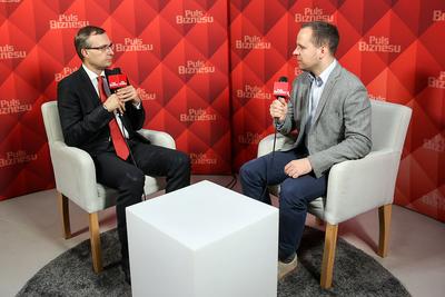 RYNEK
MUSI DZIAŁAĆ: Staram się promować polski rynek kapitałowy. Jestem przekonany,
że jego rozwój jest niezbędny do tego, żeby polska gospodarka utrzymała siłę i
perspektywę wzrostu — mówi Paweł Borys, prezes Polskiego Funduszu Rozwoju.