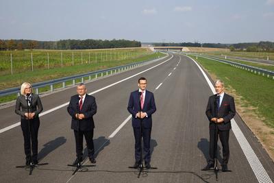 Mateusz Morawiecki spił śmietankę, otwierając odcinek S3, którego budowa została przygotowana i rozpoczęta w 2015 r.