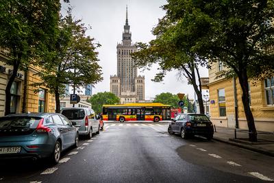 ZMIANA
MYŚLENIA: Dzięki rozwojowi elektromobilnego transportu publicznego w
aglomeracjach nie tylko poprawi się jakość powietrza, ale też zmieni się sposób
planowania przestrzennego miast.