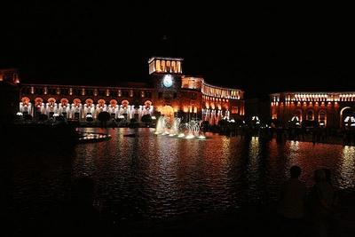 Erywań nocą.