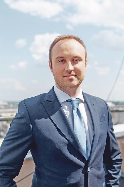 BIZNES
POŻYCZKOWY: Tymon Zastrzeżyński, członek zarządu i współzałożyciel spółki
Affiliate44, zaczynał jako doradca inwestycyjny w Getin Noble Banku.
Doświadczenie zdobył również w ubezpieczeniach — przez blisko 2,5 roku pracował
dla TU Europa. W 2014 r. przeszedł na swoje — uruchomił porównywarkę pożyczkową
Loando. Zarządza spółką o tej samej nazwie i serwisem pożyczkaportal.pl.