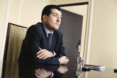 JEDEN
PROBLEM, DWIE POSTAWY Leszek Skiba