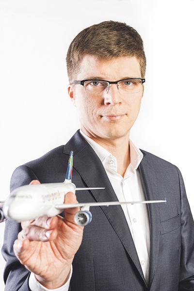 DO ZADAŃ SPECJALNYCH: Bartosz Czajka został prezesem
Small Planet Airlines w połowie sierpnia, a od czerwca pełnił funkcję zastępcy
dyrektora generalnego. Przyszedł do spółki w najtrudniejszym dla niej czasie —
w tym roku spółka straciła zdobytą w 2017 r. pozycję lidera.