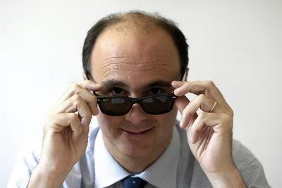 Andrea Guerra, prezes koncernu Luxottica. Jeszcze nie wiadomo jak będą wyglądać okulary Google powstałe we współpracy z włoskimi projektantami fot. Bloomberg