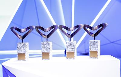 Zwycięzca każdej kategorii oraz laureat nagrody specjalnej otrzymał stylizowane serce.