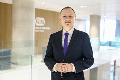 WŁASNE ZAMIAST POŻYCZONYCH: PKP Intercity, którymi kieruje Marek Chraniuk, przewożą coraz więcej pasażerów. Chcąc ich obsłużyć, muszą wynajmować tabor od Czechów. Zakup nowego i modernizacja pozwolą zrezygnować z dzierżawy od konkurencji.