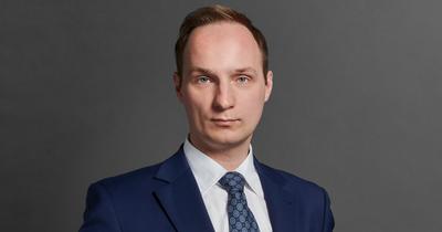 Dominik Hincz, radca prawny, Associate w zespole rozwiązywania sporów gospodarczych i arbitrażu kancelarii Bird & Bird