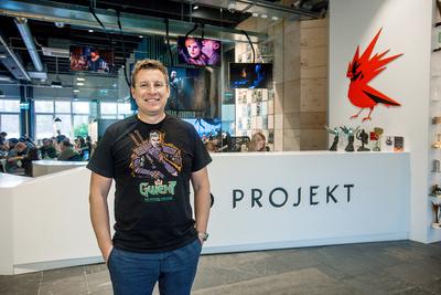 SPECE OD MARKETINGU: CD Projekt, któremu szefuje Adam Kiciński, znany jest z bardzo umiejętnego budowania napięcia wokół swoich tytułów. Słynny *beep* z połowy stycznia rozbudził oczekiwania na kolejne ruchy związane z „Cyberpunkiem”. Bardzo prawdopodobne, że prezentacja demo gry na E3 będzie kolejnym.