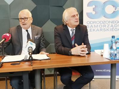 Prof. Andrzej Matyja (z lewej), prezes Naczelnej Rady Lekarskiej i dr Krzysztof Madej, wiceprezes NRL