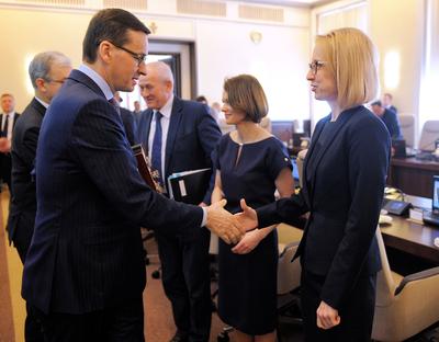 Chłodzenie ministrów: Projekt przyszłorocznego budżetu zakłada niższy deficyt niż plan na ten rok. W ten sposób premier i minister finansów chcą powstrzymać zapędy innych ministrów do zwiększania wydatków.