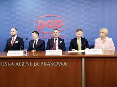 Uczestnicy konferencji "Zachowaj pierś! Radioterapia w leczeniu chorych na raka piersi", 29 października 2019 r., Warszawa