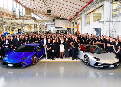 Dwa powody do radości dla pracowników Lamborghini