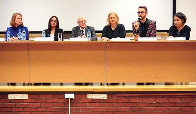 Na zdjęciu uczestnicy z jednego z paneli seminarium naukowego „Program szczepień ochronnych dla dzieci — ocena i perspektywy”. Od lewej: Aleksandra Lusawa, dr hab. n. med. Iwona Sadowska-Krawczenko, prof. dr hab. n. med. Andrzej Radzikowski, Joanna Parkitna, dr Łukasz Durajski, Magdalena Mrożek-Gąsiorowska.