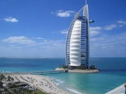 Szef kuchni Burji Al Arab, znajdującego się w Dubaju najbardziej luksusowego hotelu świata przyjmował łapówki za serwowanie posiłków przygotowywanych ze składników podrzędnej jakości