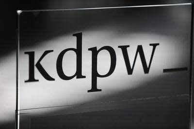 FEF: Przy KDPW ma powstać Fundusz Edukacji Finansowej, z którego miałyby być wypłacane rekompensaty osobom wprowadzonym w błąd przy kupnie obligacji.