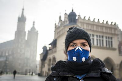 SKUTECZNOŚĆ: Przybywa dystrybutorów i producentów masek antysmogowych. Zaczyna się już walka na skuteczność produktów — nie każdy bowiem może pochwalić się odpowiednimi certyfikatami.
