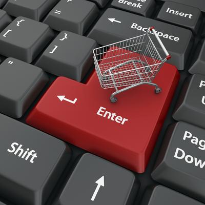 PRZYBYWA
SPRZEDAWCÓW I NABYWCÓW: Coraz więcej firm decyduje się przenieść lub dodać
sprzedaż produktów do sieci. Dzięki temu rośnie internetowa oferta. Coraz
więcej interesujących nas rzeczy, coraz więcej marek możemy kupić online. Ten
rynek właściwie nie ma ograniczeń.