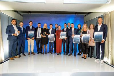 OD
START-UPÓW PO DUŻYCH GRACZY: Wśród laureatów konkursu znaleźli się
przedstawiciele branży medycznej, biotechnolegicznej czy fintechów.
Nagrodziliśmy zarówno duże przedsiębiorstwa, jak i obiecujące start-upy.