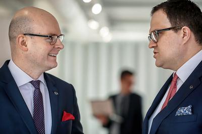 SOLIDNY WYNIK: Ambicją prezesa Banku Pekao Michała Krupińskiego i wiceprezes nadzorujący bankowość detaliczną Marka Tomczuka jest dwukrotny wzrost liczby klientów korzystających z bankowości mobilnej. Dzięki rozszerzeniu aplikacji PeoPay o kody BLIK, cel ten będzie łatwiejszy do osiągnięcia.