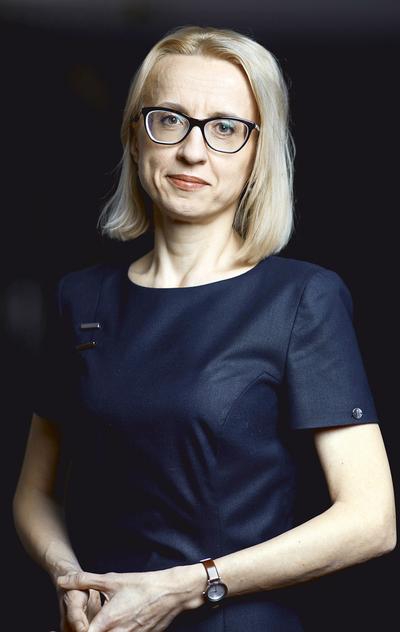 TO NIE
LOKATA: Resort finansów, którym kieruje Teresa Czerwińska, szykuje zmiany,
które sprawią, że klienci funduszy obligacji będą mogli zapomnieć o stabilnym
wzroście wartości kupionych jednostek. Nawet jeśli fundusz będzie solidnie
zarabiał, to jego notowania będą bardziej zmienne.
