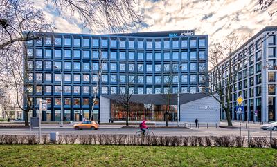 Z ZIELONYM ŚWIADECTWEM: Biurowiec
Green2Day będzie certyfikowany w systemie LEED na poziomie Gold. Projekt
architektoniczny budynku wykonała Maćków Pracownia Projektowa.