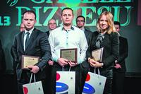 NAJLEPSI W REGIONIE: Numerem jeden w województwie kujawsko-pomorskim zostały Składywęgla.pl, specjalizujące
się w sprzedaży węgla kamiennego. Drugie miejsce należy do BSB Poland, firmy ślusarsko-spawalniczej,
a trzecie do Jowisz Dodatki do żywności, specjalizującej się w hurtowej sprzedaży żywności. Na zdjęciu od lewej:
Arkadiusz Pruszak, prezes Składywęgla.pl, Tomasz Dąbrowski, prokurent w BSB Poland, i Paulina Zbylut z firmy
Jowisz Dodatki do żywności.