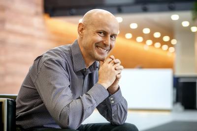 UŻYWAJ
MĄDRZE: Technologie nie są remedium na wszystko. Jeśli korzystamy z nich źle,
zaczynają przeszkadzać nam w biznesie i pracy — mówi trener Marcin Przybyłek.