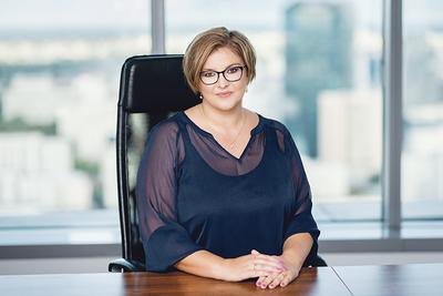 Maria Banaszak, specjalista psychoterapii uzależnień ze Stowarzyszenia MONAR: Alarmujące jest zjawisko postępującej demokratyzacji narkomanii. Osoby uzależnione od narkotyków spotyka się dziś we wszystkich grupach społecznych oraz coraz częściej na wsiach lub w mniejszych miasteczkach.