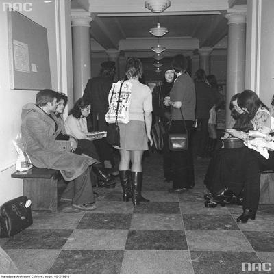 Czekając na egzamin, Uniwersytet Warszawski, 24 stycznia 1974 r.