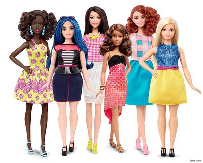 Nowa kolekcja Barbie Fashionistas zawiera prócz dotąd znanego rozmiaru i kształtu także lalkę wysoką i bardzo chudą, lalkę niską i krępą oraz lalkę krągłą, z powiększonymi biodrami i pupą. W ślad za nowymi kształtami ma iść nowa linia ubranek i akcesoriów.