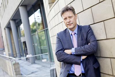 NOWY MODEL: Konieczność uwzględnienia przez Polskę rozwiązań unijnego pakietu zimowego zmusi rząd do uruchomienia rozwiązań, które pozwolą na większe wykorzystanie ciepła. Dlatego bardzo ważne jest podjęcie w tym roku prac nad nowym, odpowiadającym realiom rynkowym i wymaganiom inwestycyjnym modelem regulacji branży — uważa Jacek Szymczak, prezes Izby Gospodarczej Ciepłownictwo Polskie.