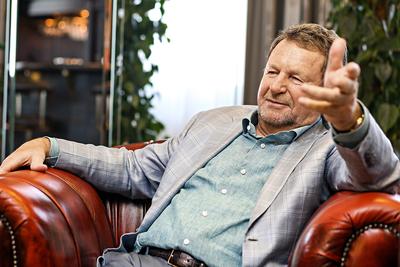 NIEZŁA CZWÓRKA: W 2017 r. chcemy pozyskać grunty w Krakowie, Poznaniu, Trójmieście i Warszawie. Nie będę deklarował, ile chcemy na nie wydać — mówi Józef Wojciechowski, przewodniczący rady nadzorczej JWCH.