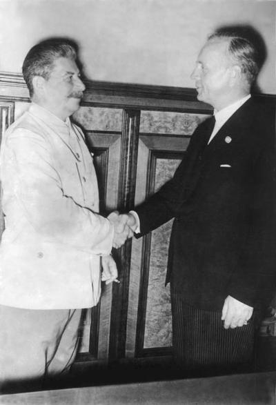 Spotkanie Józefa Stalina z Joachimem von Ribbentropem w Moskwie 23 sierpnia 1939 roku