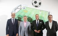 Bank i liga zarobią na kibicach