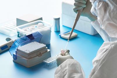 NFZ zaznaczył, że dostępność testów na koronawirusa dla personelu medycznego jest powszechna