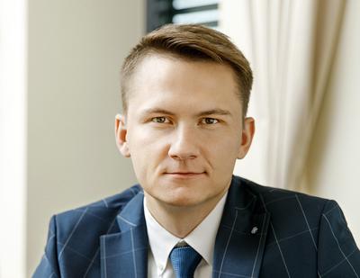 NIE NA
SPRZEDAŻ: Przemysław Szpojankowski, menedżer ds. eksportu w GTV, podkreśla, że to firma
wyłącznie z polskim kapitałem i to się nie zmieni w dającej się przewidzieć
przyszłości. Nie ma planów pozyskania funduszy z emisji akcji ani obligacji.
Bazuje wyłącznie na dostępnych na rynku instrumentach finansowania zewnętrznego.