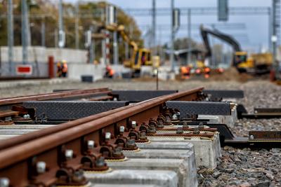 EFEKTYWNOŚĆ INWESTYCJI: PKP PLK oraz resort infrastruktury zmienili kolejowy plan. Dzięki niemu na torach będzie bezpieczniej, ale pociągi nie rozwiną dużych prędkości.