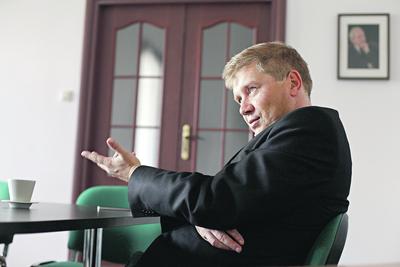 NA GRANTACH KORZYSTA NIEWIELU: Cezary Kaźmierczak, prezes Związku Przedsiębiorców i Pracodawców (ZPP), podkreśla, że dotacje zaburzają rynkową konkurencję. Uważa, że ich zamiana na pożyczki jest pozytywnym rozwiązaniem.