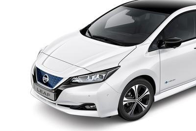DROGOCENNE
KILOMETRY: Nissan umieścił na polskiej stronie ogłoszenie reklamujące model
leaf zero e+, informując, że już można składać zamówienia, ale auto będzie
dostępne latem. Cennik zaczyna się od ponad 201 tys. zł. Elektryczna
motoryzacja tania nie jest.
