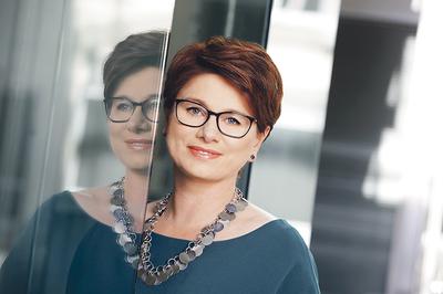 POSTAWIĆ NA WZORNICTWO: Patrycja Klarecka, prezes PARP, podkreśla, że rodzimi meblarze nie powinni konkurować tylko tańszymi produktami i bazować na wzorach powierzonych. — Wspieramy tę branżę, aby nie straciła swojej pozycji na rynku i wzmacniała się przez innowacyjny dizajn — mówi Patrycja Klarecka, prezes PARP.