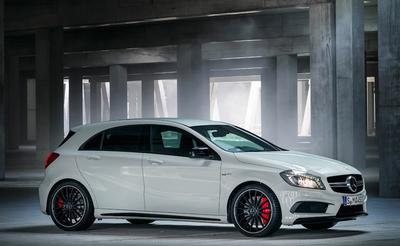 Tak wygląda Mercedes-Benz A 45 AMG. Podobne auto otrzymał Kamil Stoch fot. Mercedes-Benz